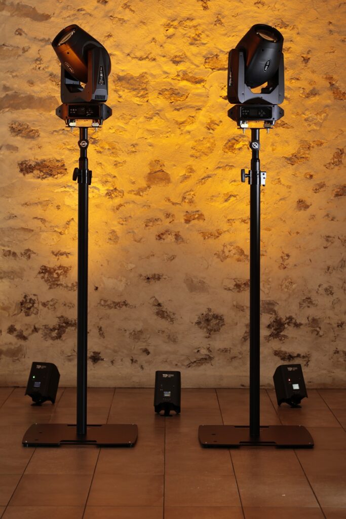 lyres Beam 80W utilisées pour éclairage événementiel et scénographie lumineuse