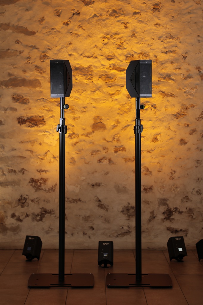 enceintes NEXO ID24 utilisées pour une sonorisation événementielle premium à Paris
